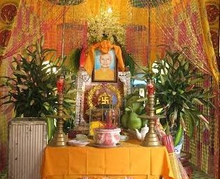 Bàn thờ tôn trí Giác linh cố TT.Thích Minh Trí